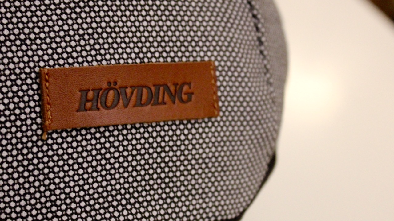 Photo: Hövding label logo close-up.